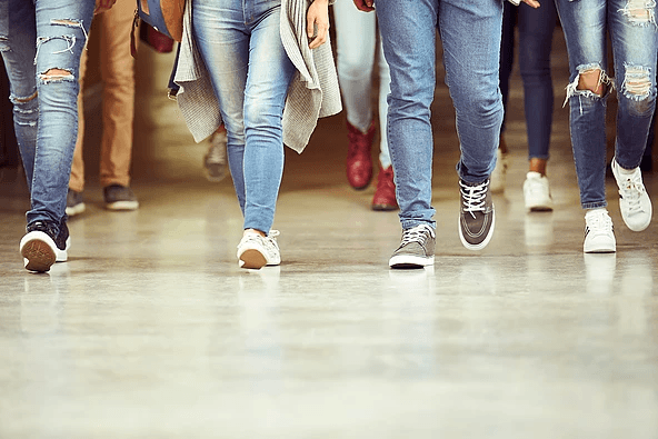 Bagaimana Kaum Milenial Menghabiskan Uang Mereka?