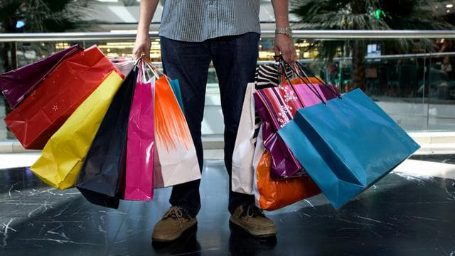 Benarkah Konsumtif Adalah Pangkal Masalah Keuangan Milenial?