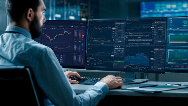 Ekonomi “Terserang” Covid-19, Saatnya Lirik Saham LQ 45