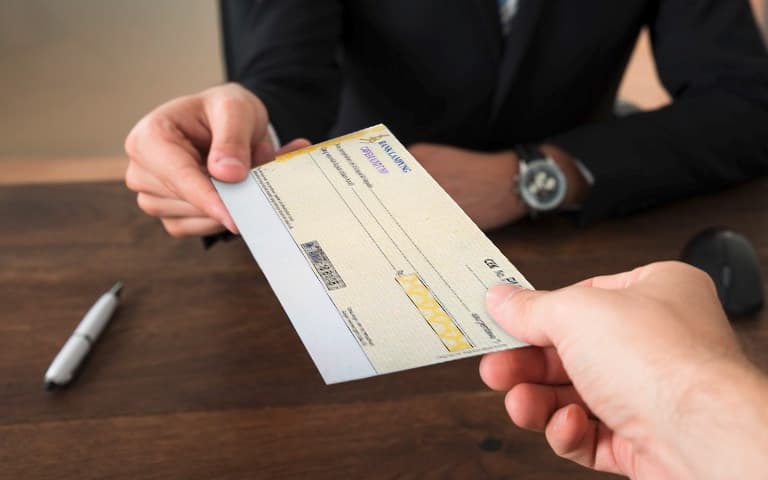 Simak! Perbedaan Cek dan Giro Adalah Seperti Berikut Ini