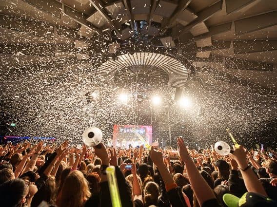 Menonton Konser K-pop Kurang Meriah Tanpa 5 Barang Ini