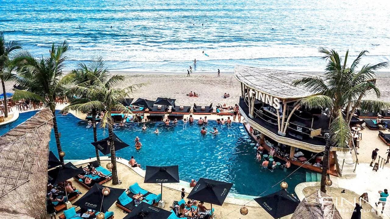 Mau Santai di Pantai? Ini 10 Rekomendasi Beach Club di Bali