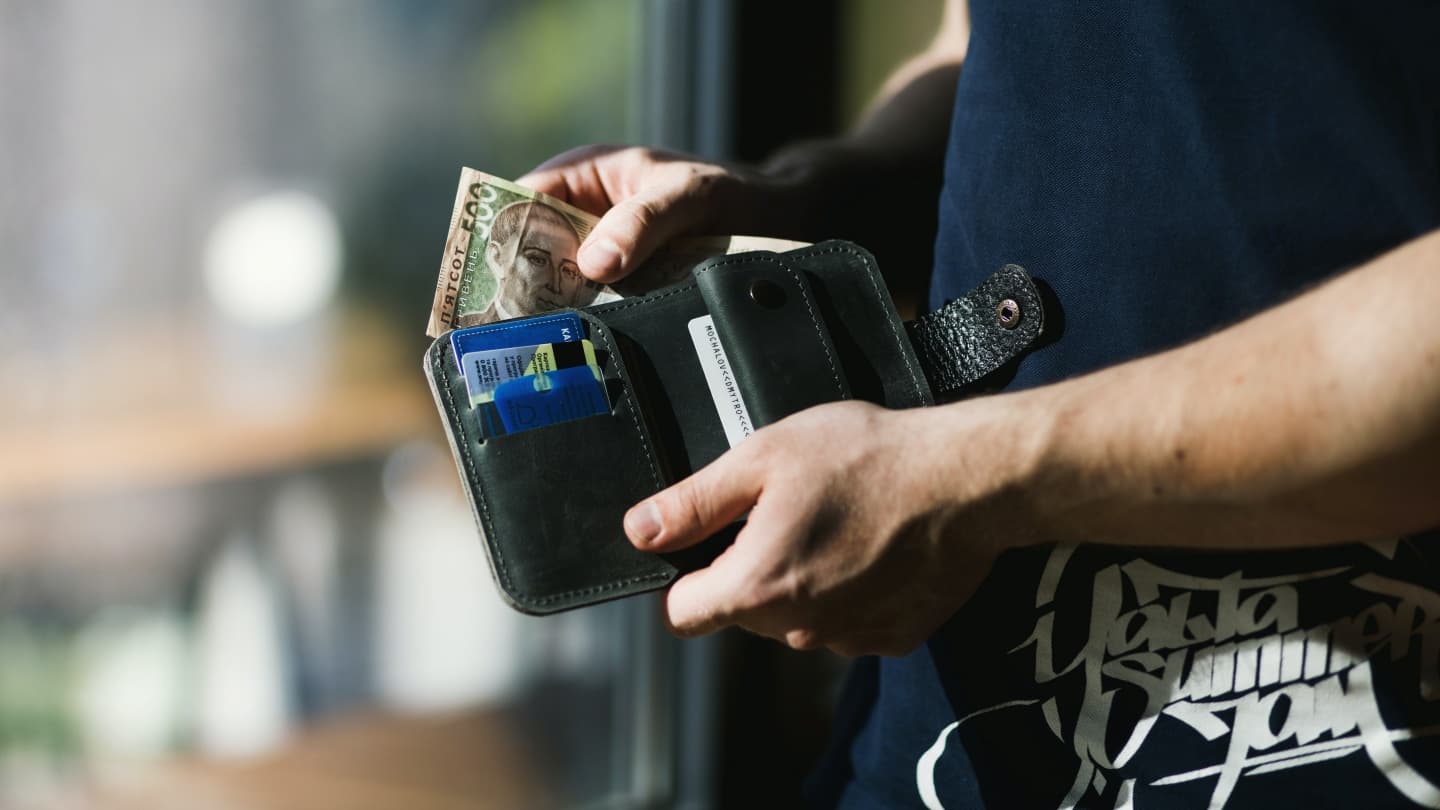 Uang Dalam Dompet Idealnya Berapa?