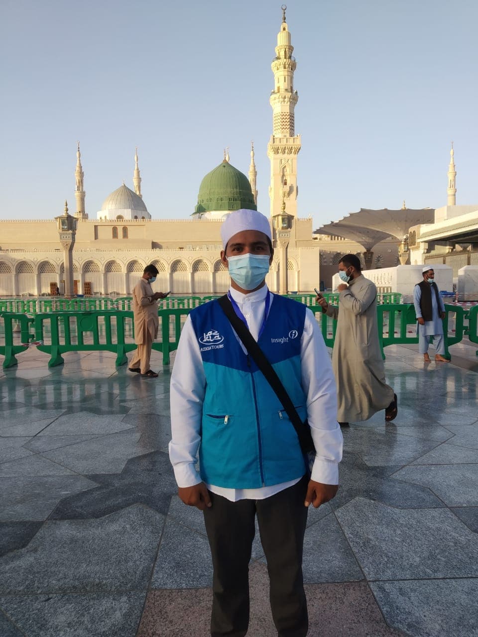 Insight & Ajaib Berangkatkan Driver Ojol Umrah Gratis