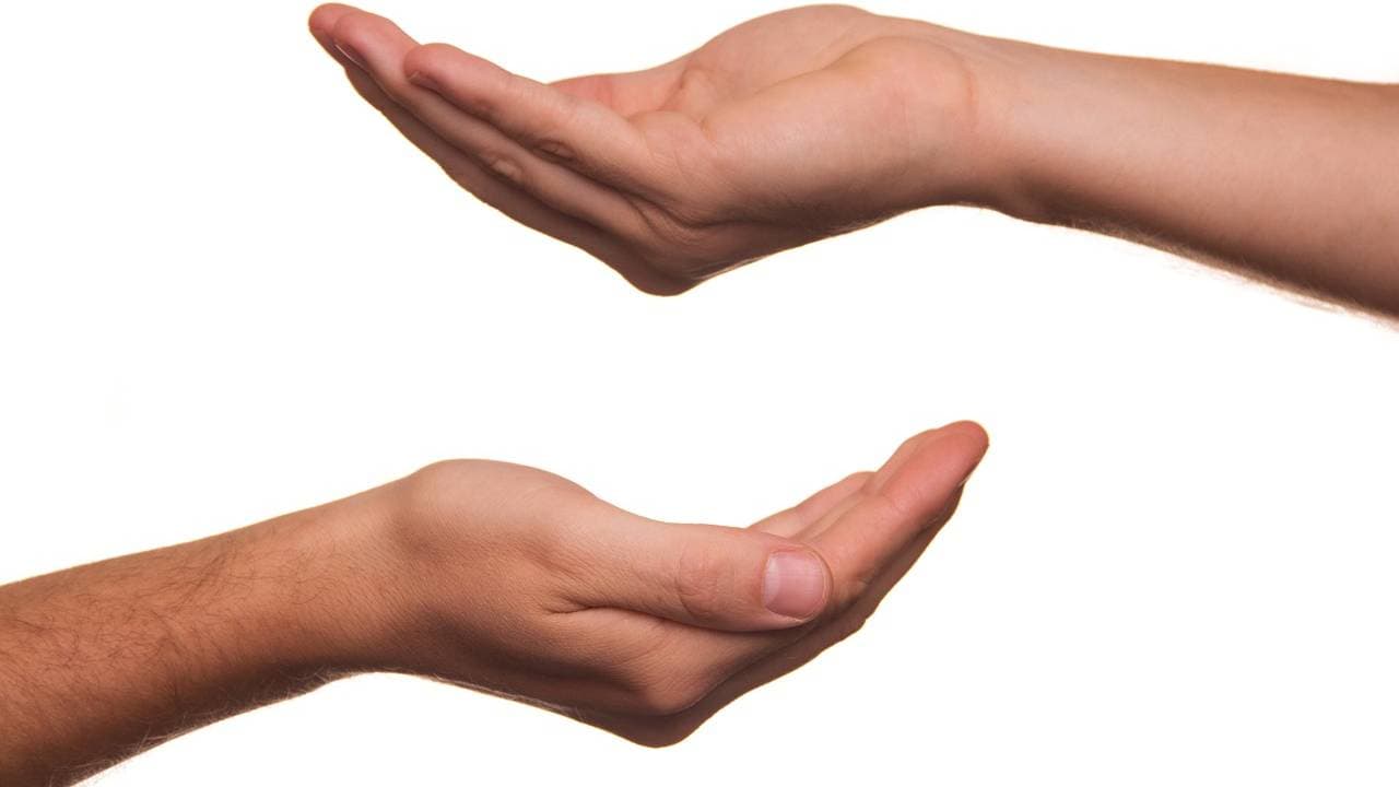 Tak Melulu Harta, Ini Contoh Sedekah Lain yang Bisa Diberi