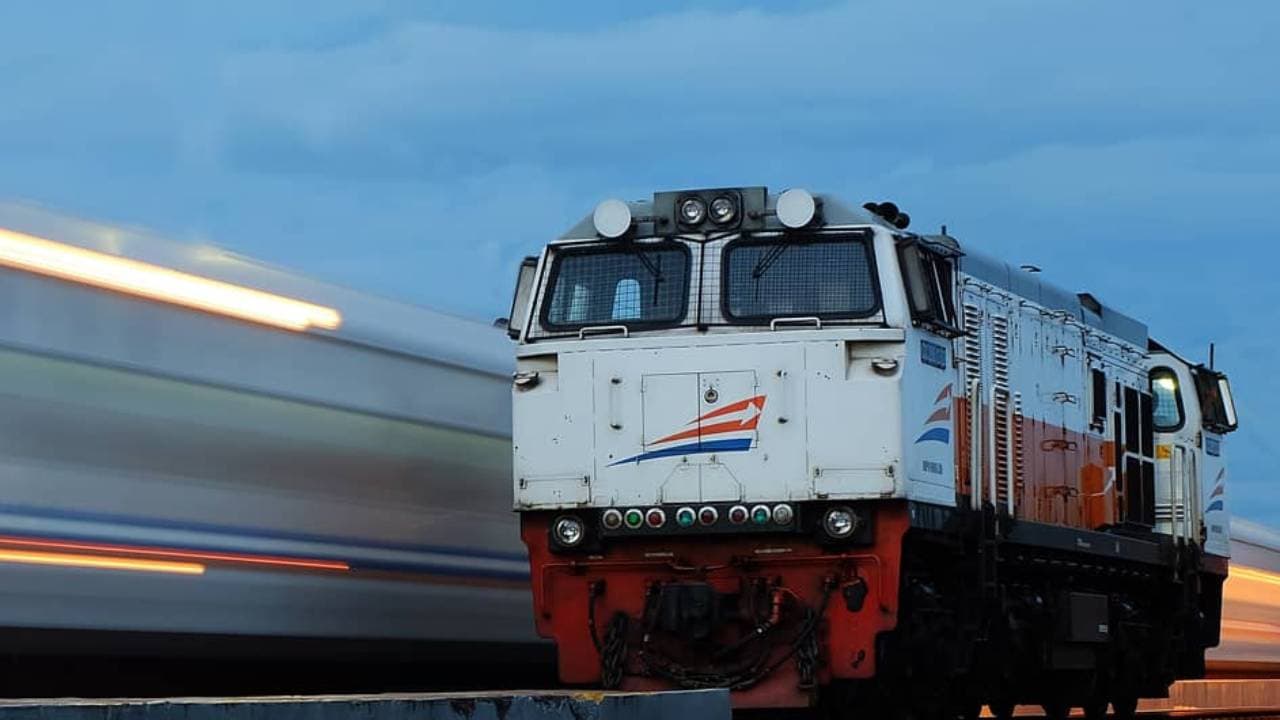 Bagaimana Profesi Masinis dan Berapa Gajinya di Indonesia?