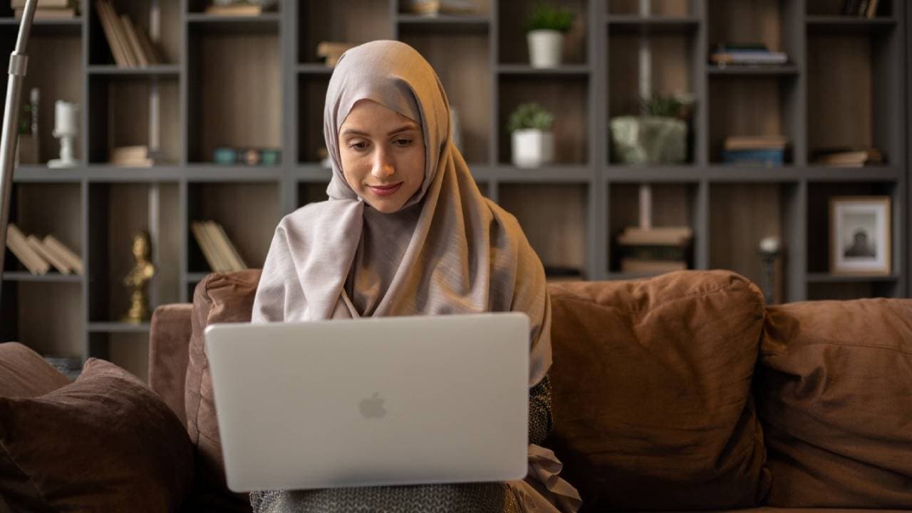 Peluang dan Tantangan Bisnis Bank Syariah di Indonesia