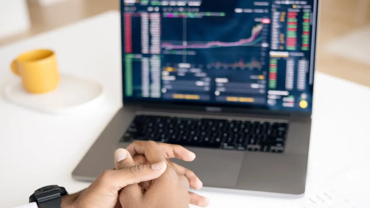 Death Cross vs Golden Cross, Perbedaan dan Implikasinya di Pasar Keuangan