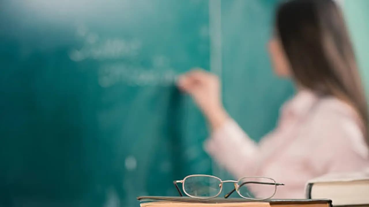 Mengenal SIMPKB, Upaya Pemerintah Mendongkrak Kualitas Guru di Indonesia