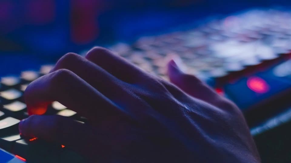 Direksi ISAT Borong Saham Senilai Rp7,9 Miliar, Sinyal Kuat Saham Indosat?