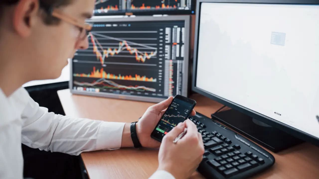 Cara Melakukan Analisis Teknikal Saham: Baca Grafik & Indikator Saham