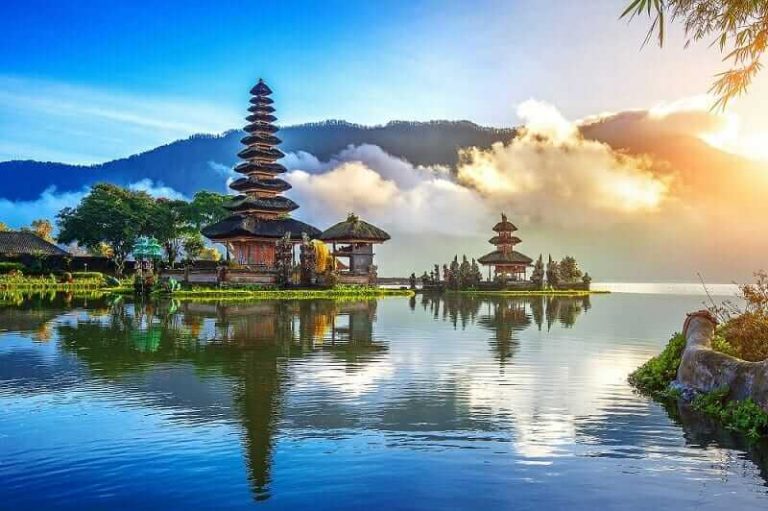 8 Tempat  Wisata  di Bali yang  Sayang Jika Tidak  Dikunjungi 